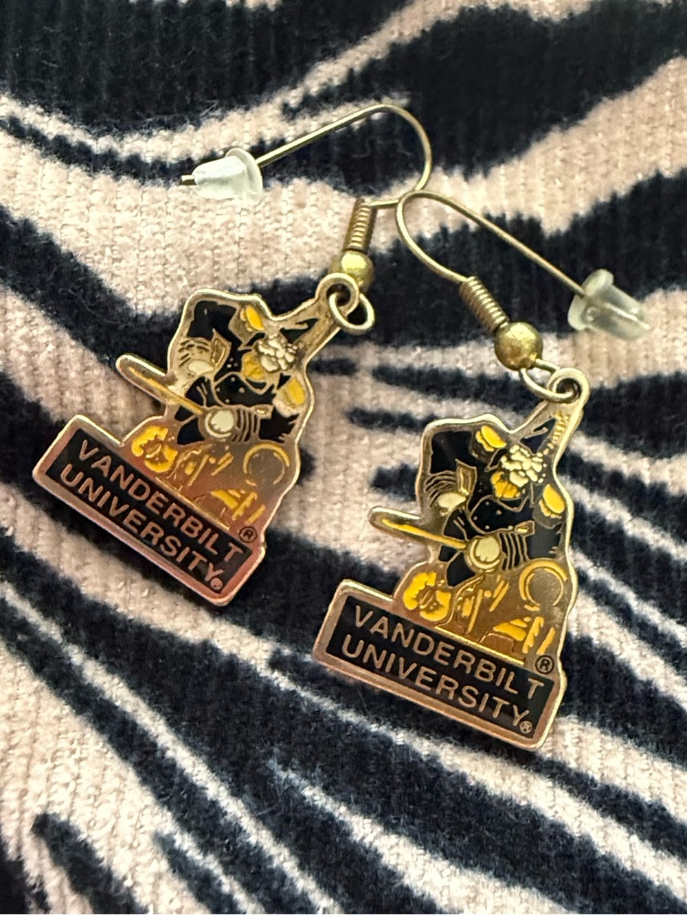Retro Vintage Vanderbilt Mr. C" (Commodore) Enamel Metal Earrings